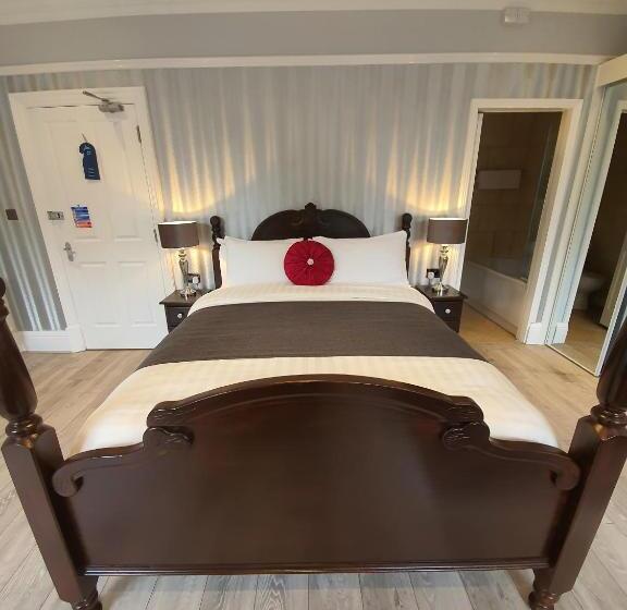 בית מלון כפרי Charnwood Regency Guest House