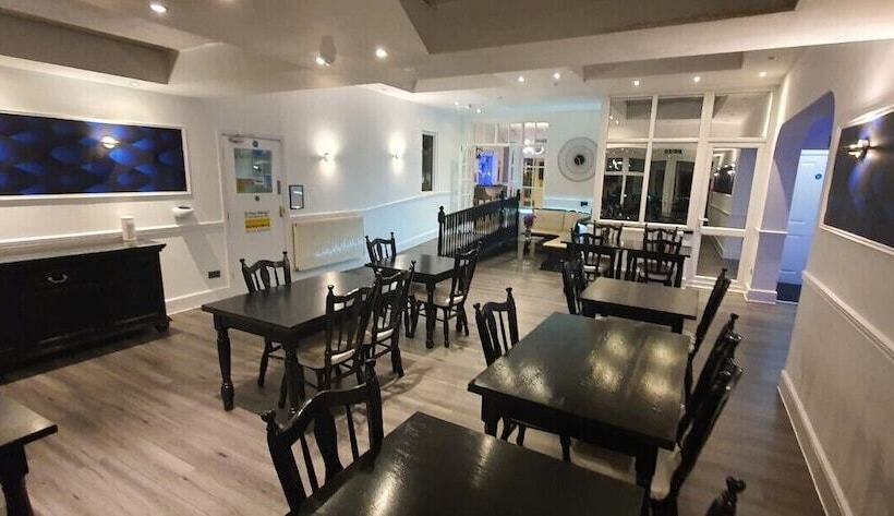 בית מלון כפרי Charnwood Regency Guest House