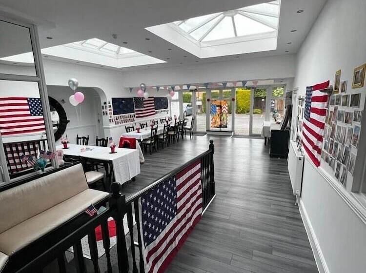 هتل Charnwood Regency Guest House