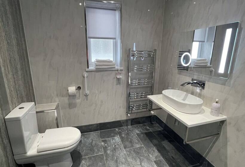 בית מלון כפרי Charnwood Regency Guest House