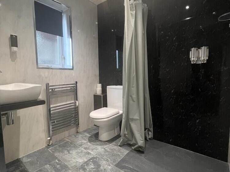 هتل Charnwood Regency Guest House