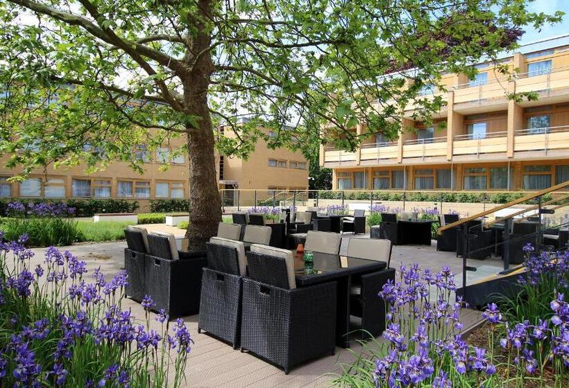 فندق College Court