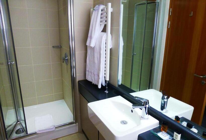 فندق College Court