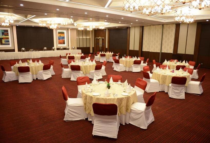 هتل Country Inn & Suites By Radisson, Gurugram Sohna Road