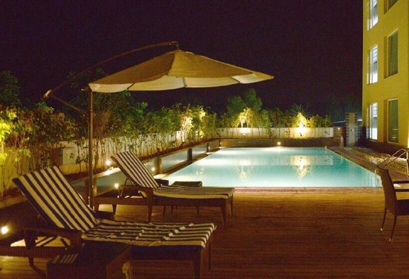 هتل Country Inn & Suites By Radisson, Gurugram Sohna Road