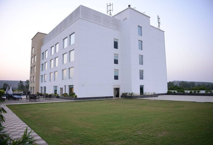 هتل Country Inn & Suites By Radisson, Gurugram Sohna Road