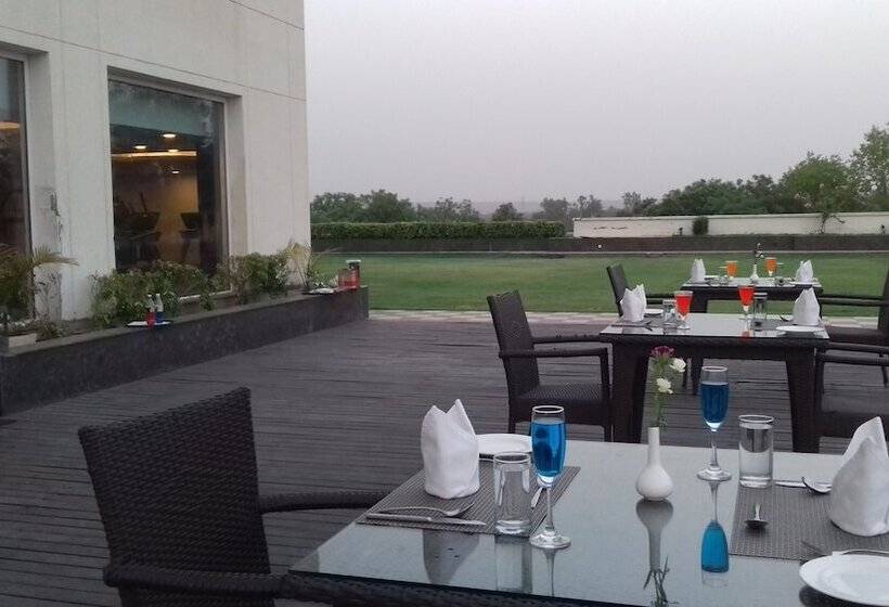 هتل Country Inn & Suites By Radisson, Gurugram Sohna Road