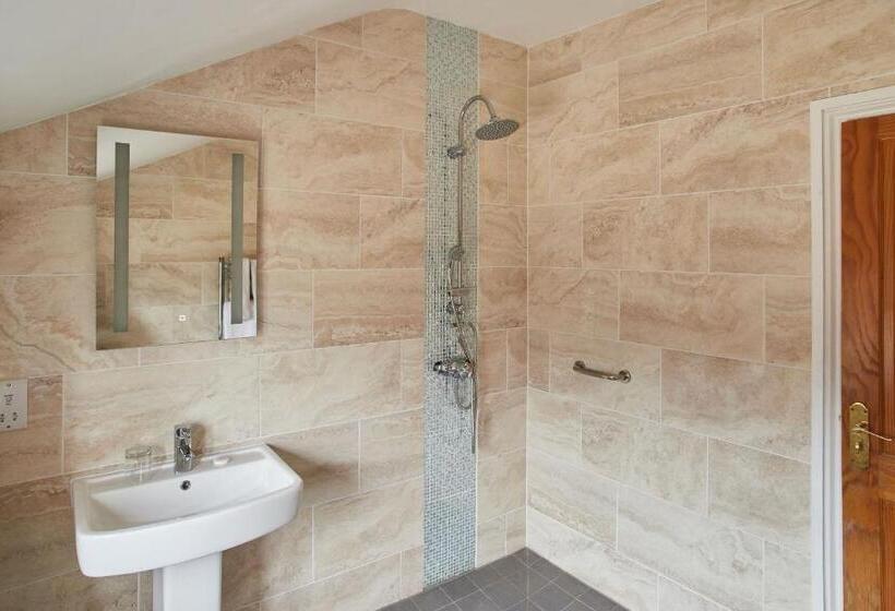 Отель Dairy Barns