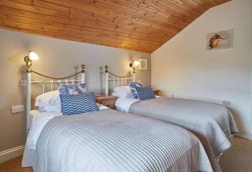 Отель Dairy Barns