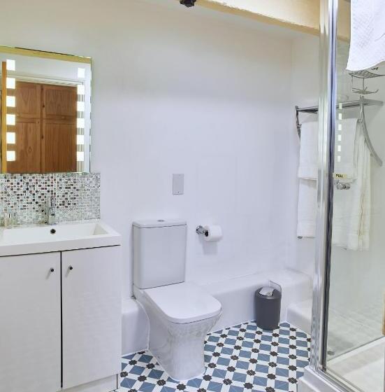 Отель Dairy Barns