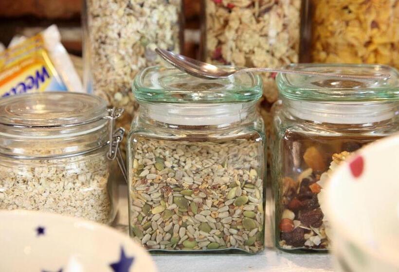 Отель Dairy Barns