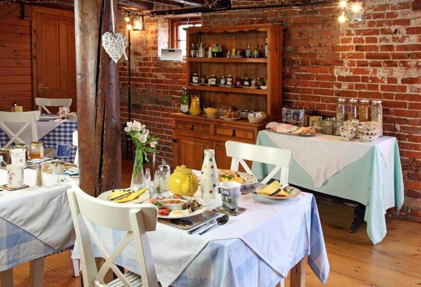 Отель Dairy Barns