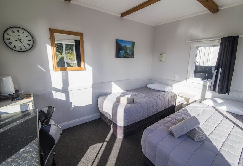 هتل Tasman Holiday Parks   Te Anau