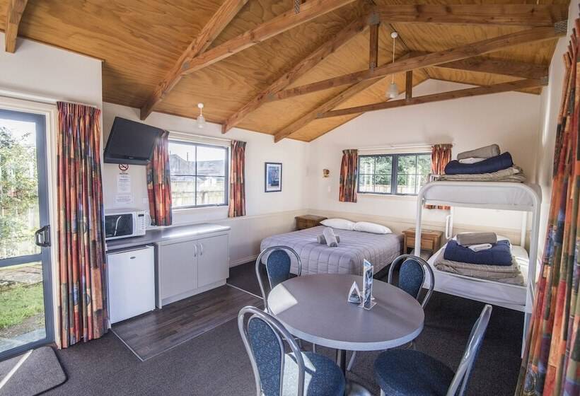 هتل Tasman Holiday Parks   Te Anau