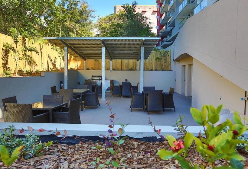 هتل Gladstone Central Plaza Official