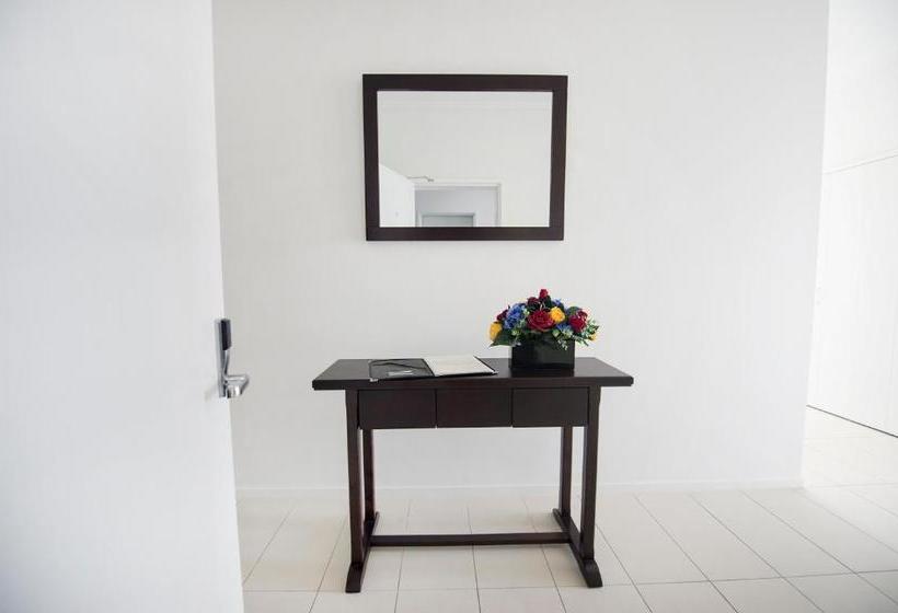 هتل Gladstone Central Plaza Official