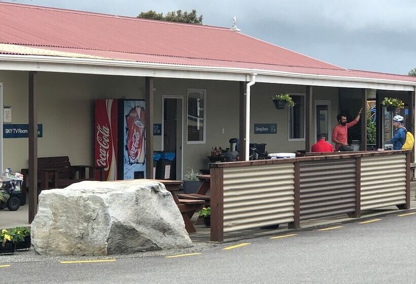 בית מלון כפרי Greymouth Seaside Top 10 Holiday Park
