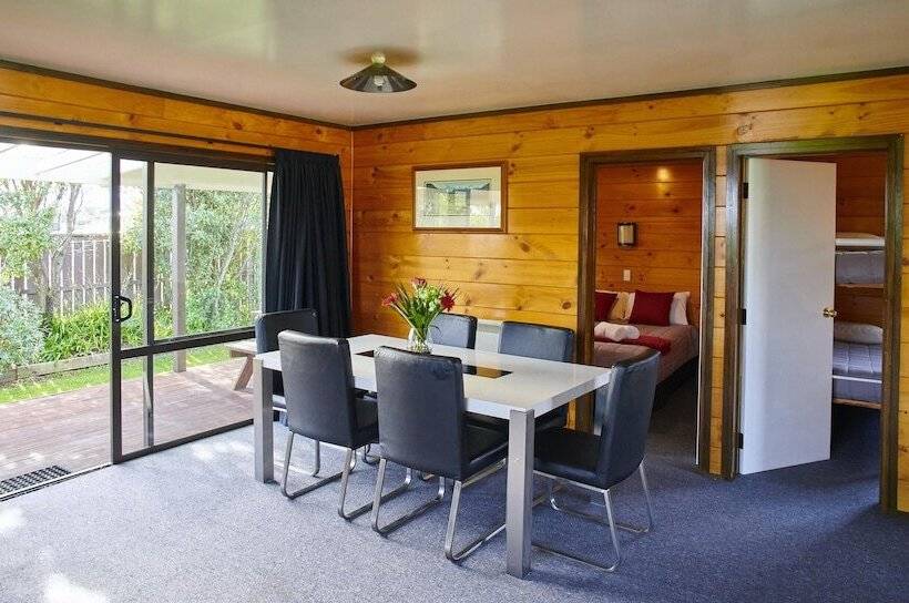 בית מלון כפרי Greymouth Seaside Top 10 Holiday Park