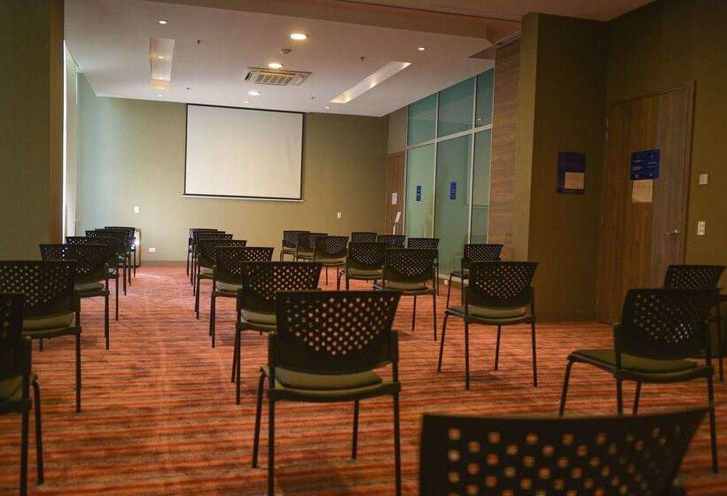 هتل Hampton By Hilton Valledupar