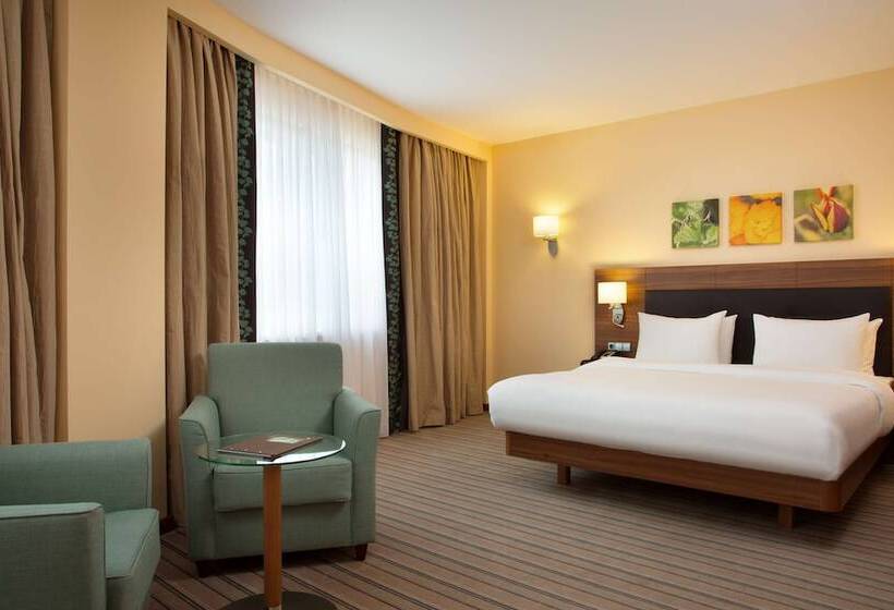 هتل Hilton Garden Inn Ufa Riverside