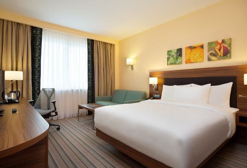 هتل Hilton Garden Inn Ufa Riverside