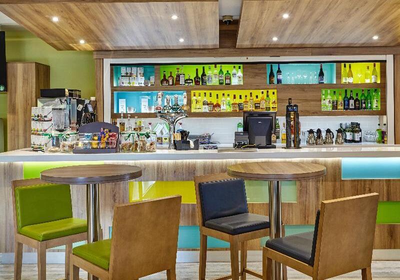 酒店 Holiday Inn Cardiff North M4