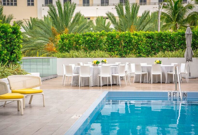 Отель Hyatt Centric South Beach Miami