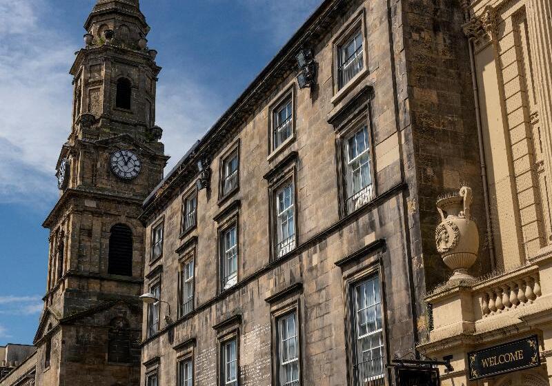 Отель Inverness City Suites