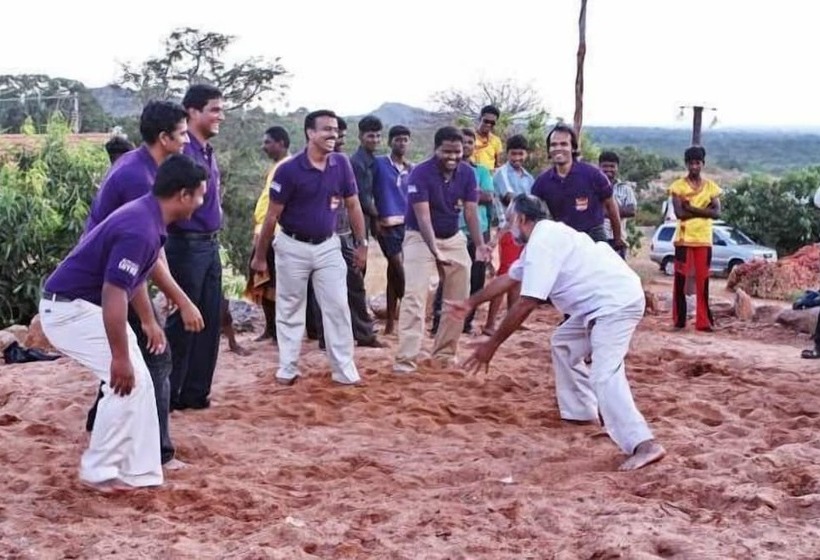 ホテル Kadambavanam Ethnic Village Resort