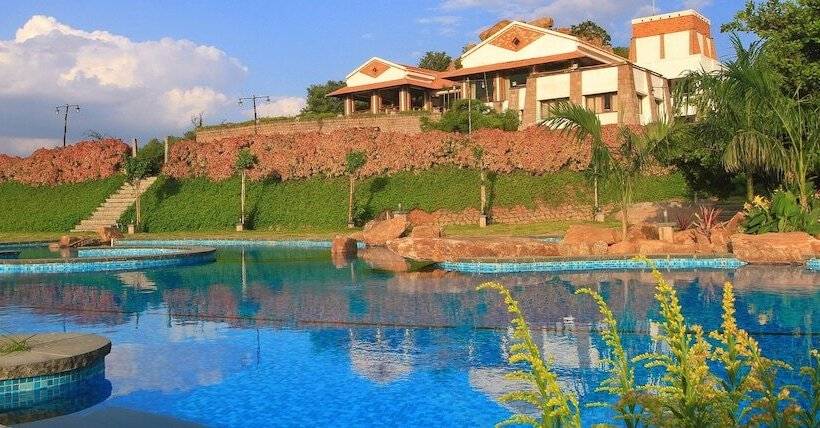 ホテル Kadambavanam Ethnic Village Resort