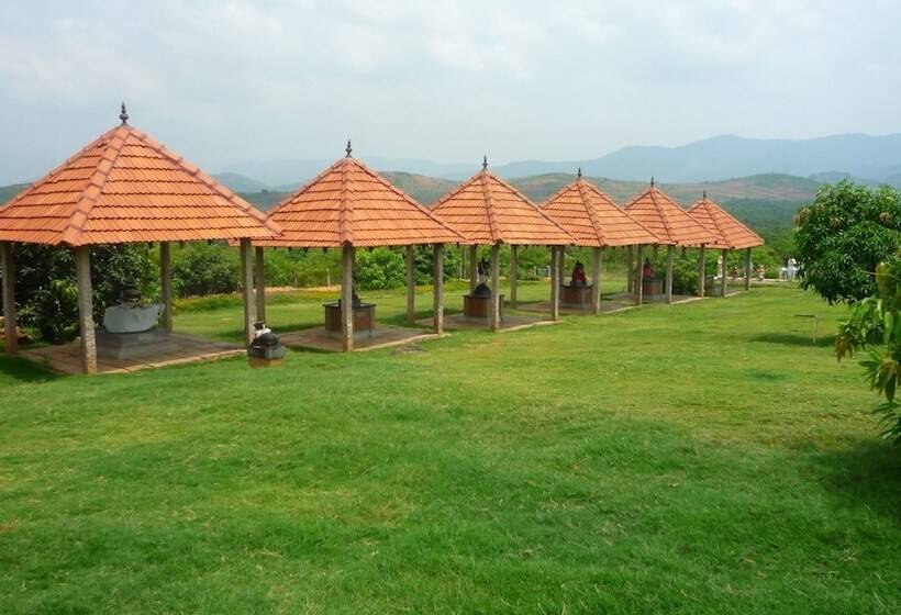 ホテル Kadambavanam Ethnic Village Resort