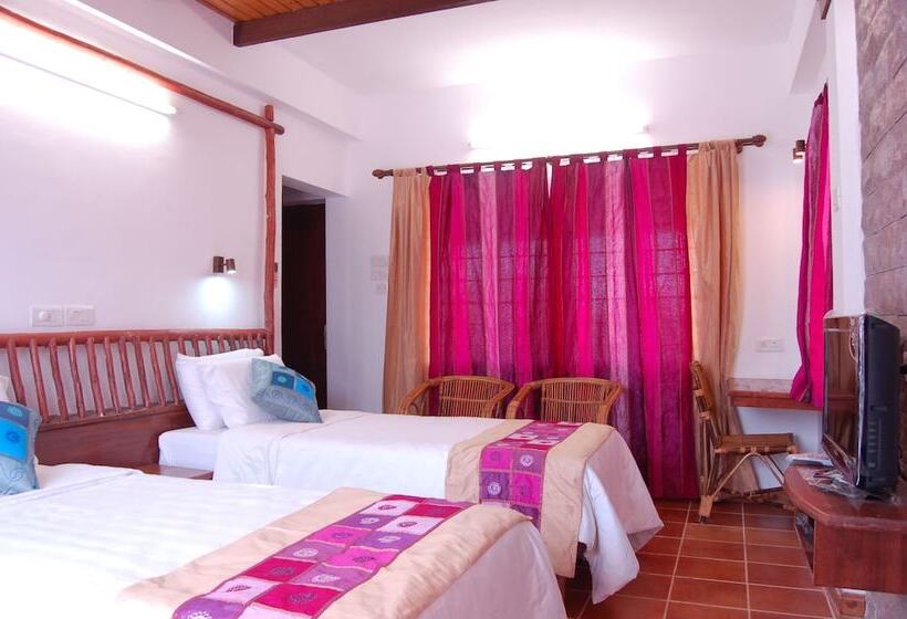 ホテル Kadambavanam Ethnic Village Resort