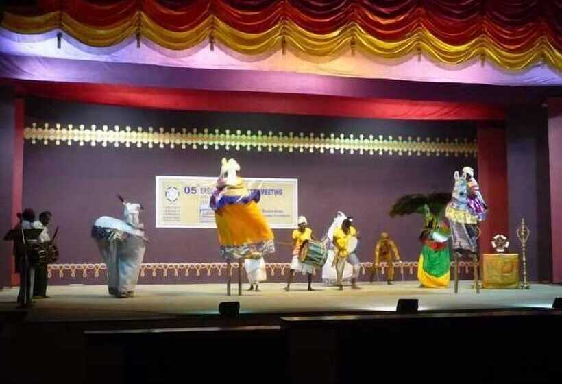 ホテル Kadambavanam Ethnic Village Resort