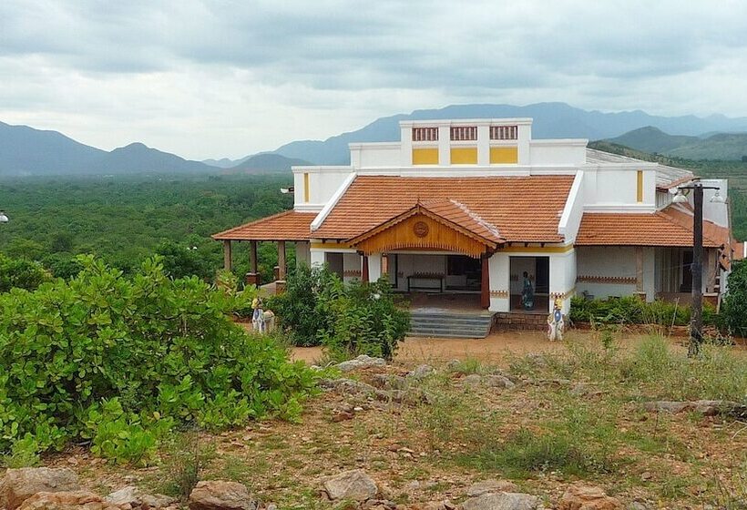 ホテル Kadambavanam Ethnic Village Resort