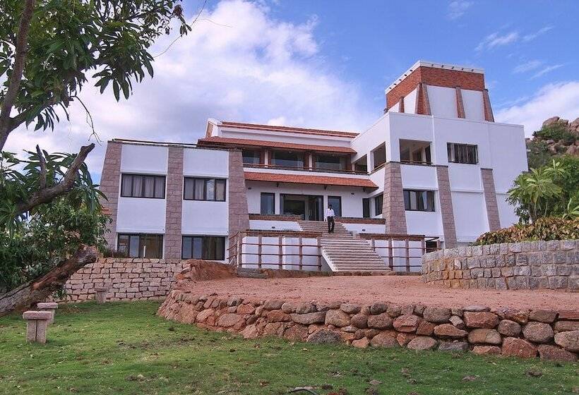 ホテル Kadambavanam Ethnic Village Resort