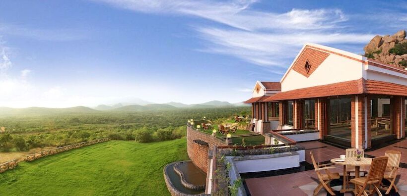 ホテル Kadambavanam Ethnic Village Resort