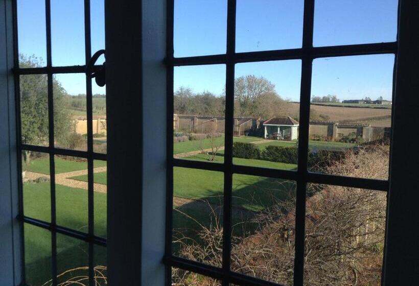 فندق Little Court