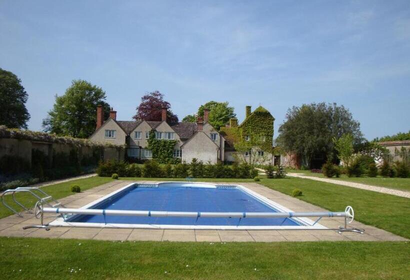 فندق Little Court