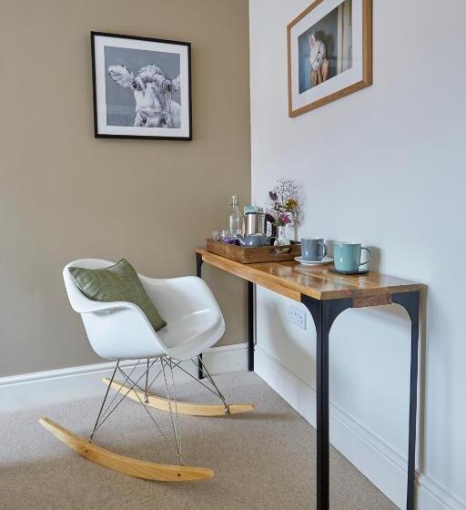 Отель Lyndhurst House