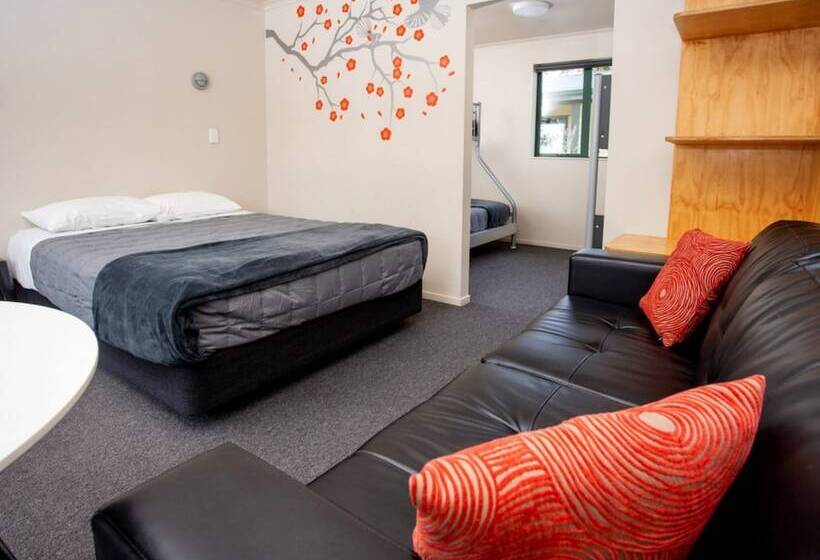 هتل Motueka Top 10 Holiday Park
