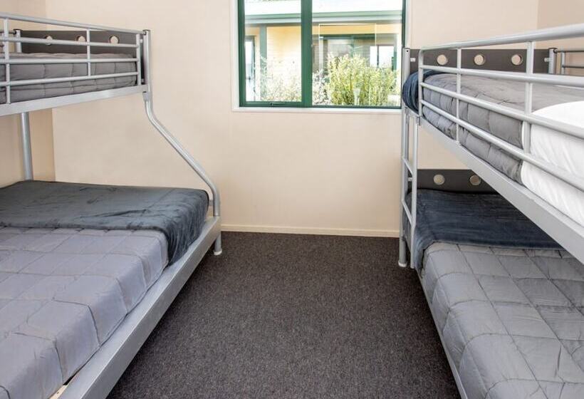 هتل Motueka Top 10 Holiday Park