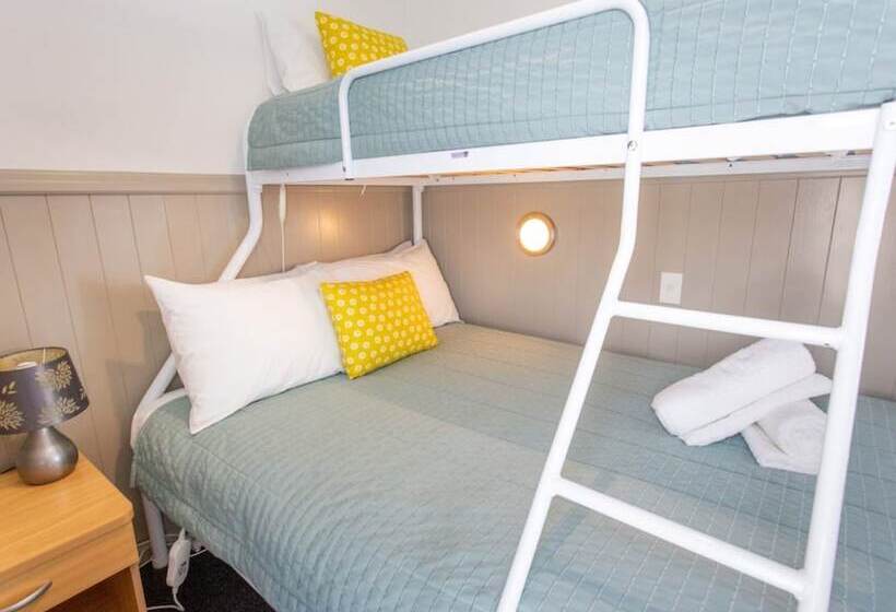 هتل Motueka Top 10 Holiday Park