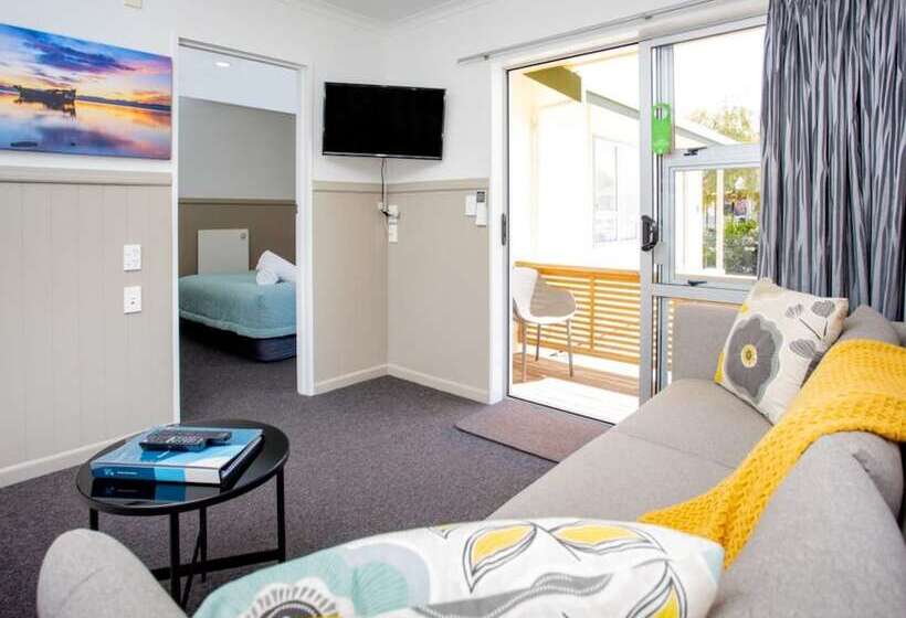 هتل Motueka Top 10 Holiday Park