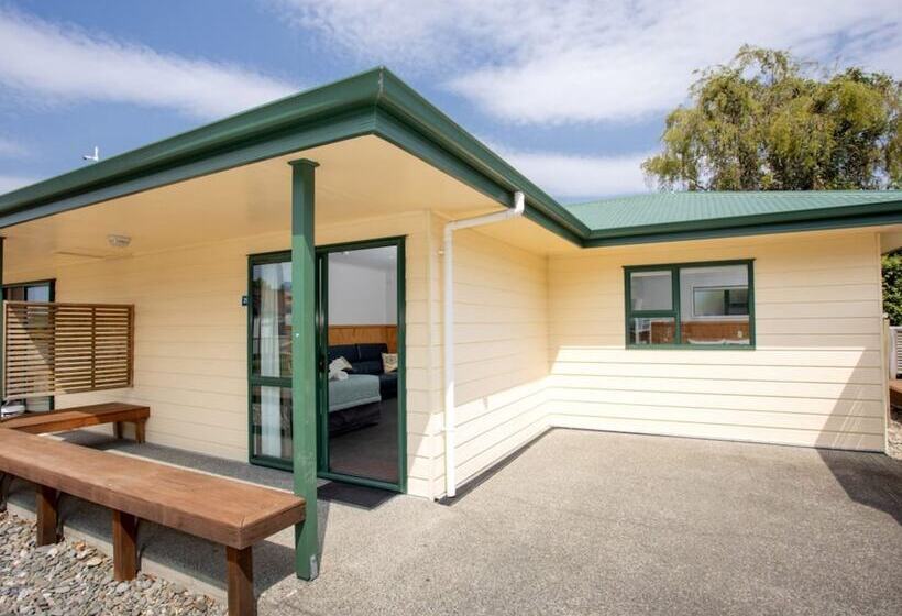 هتل Motueka Top 10 Holiday Park