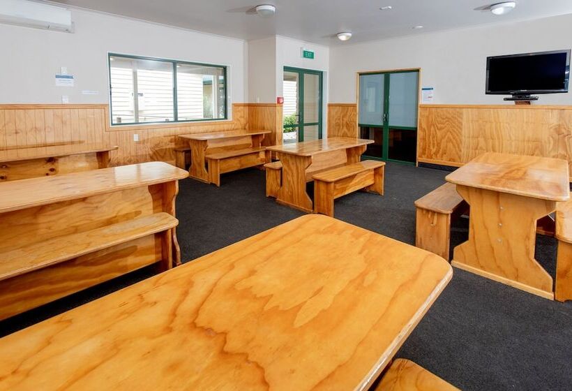 هتل Motueka Top 10 Holiday Park