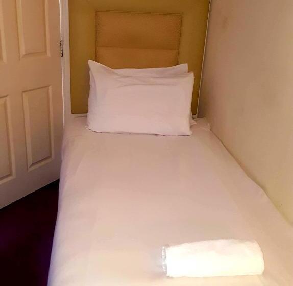 בית מלון כפרי New Oscar