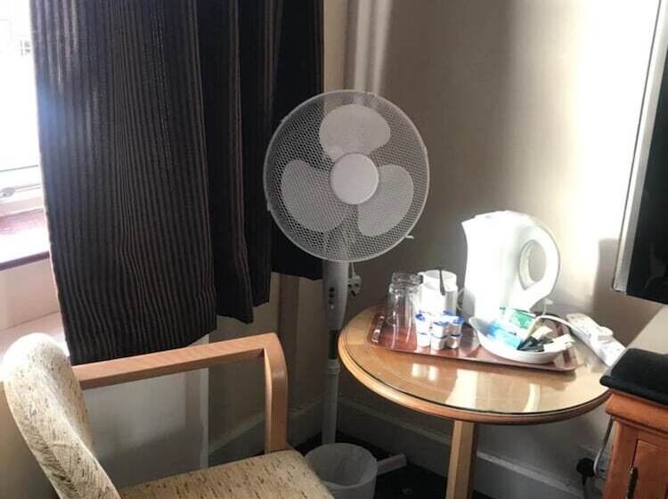 בית מלון כפרי New Oscar