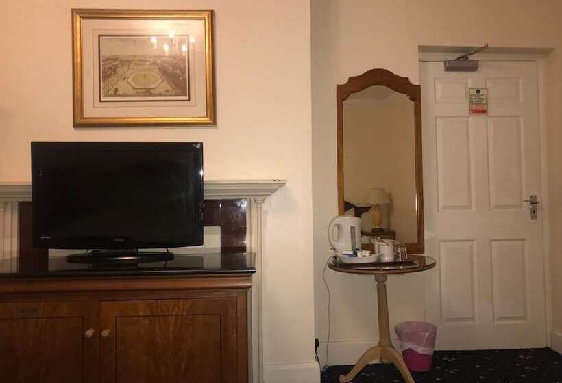 בית מלון כפרי New Oscar