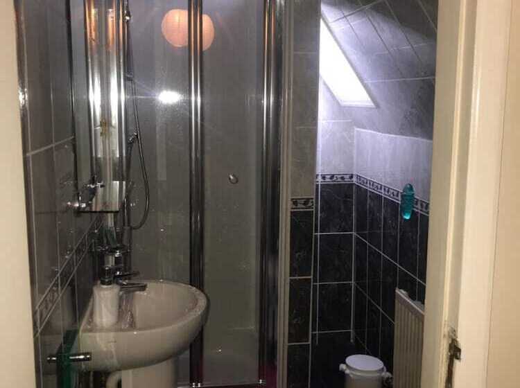 בית מלון כפרי New Oscar