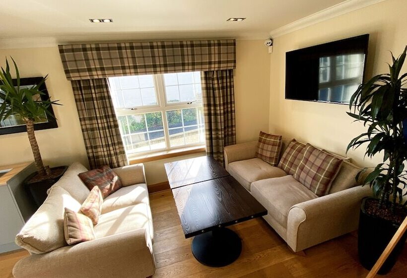 호텔 The Loans Inn